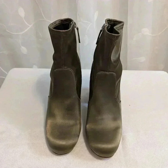 Steve Madden Olive Color Satin Look/Feel Ankle Boots, Size 8.5 - Picture 5 of 6